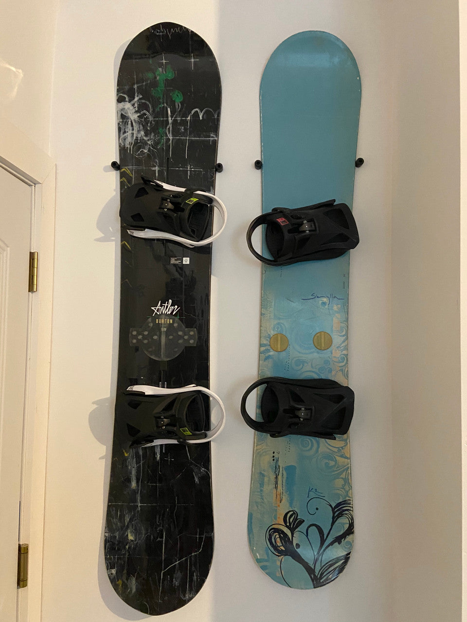 how to hang snowboard on wall