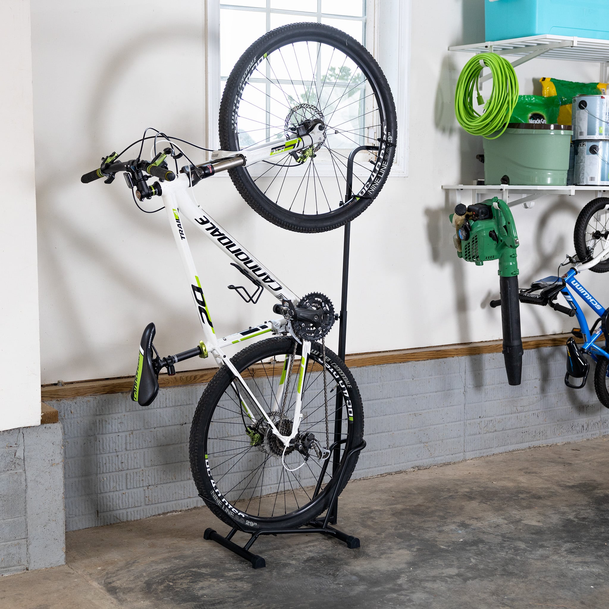 single freestanding bike rack