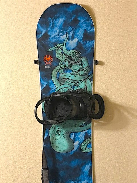 wall hanger for snowboards