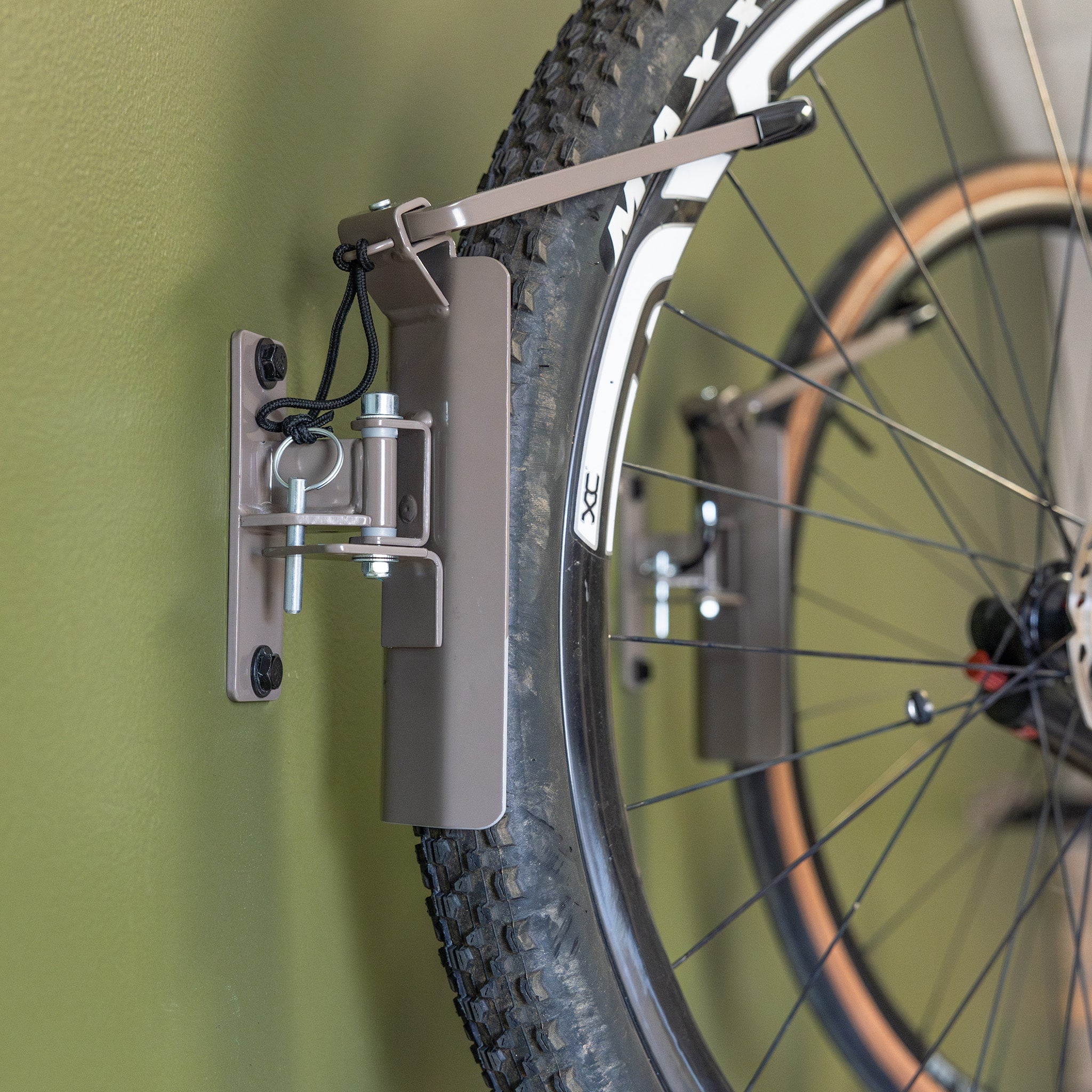 multipack wall hanger for bicycles