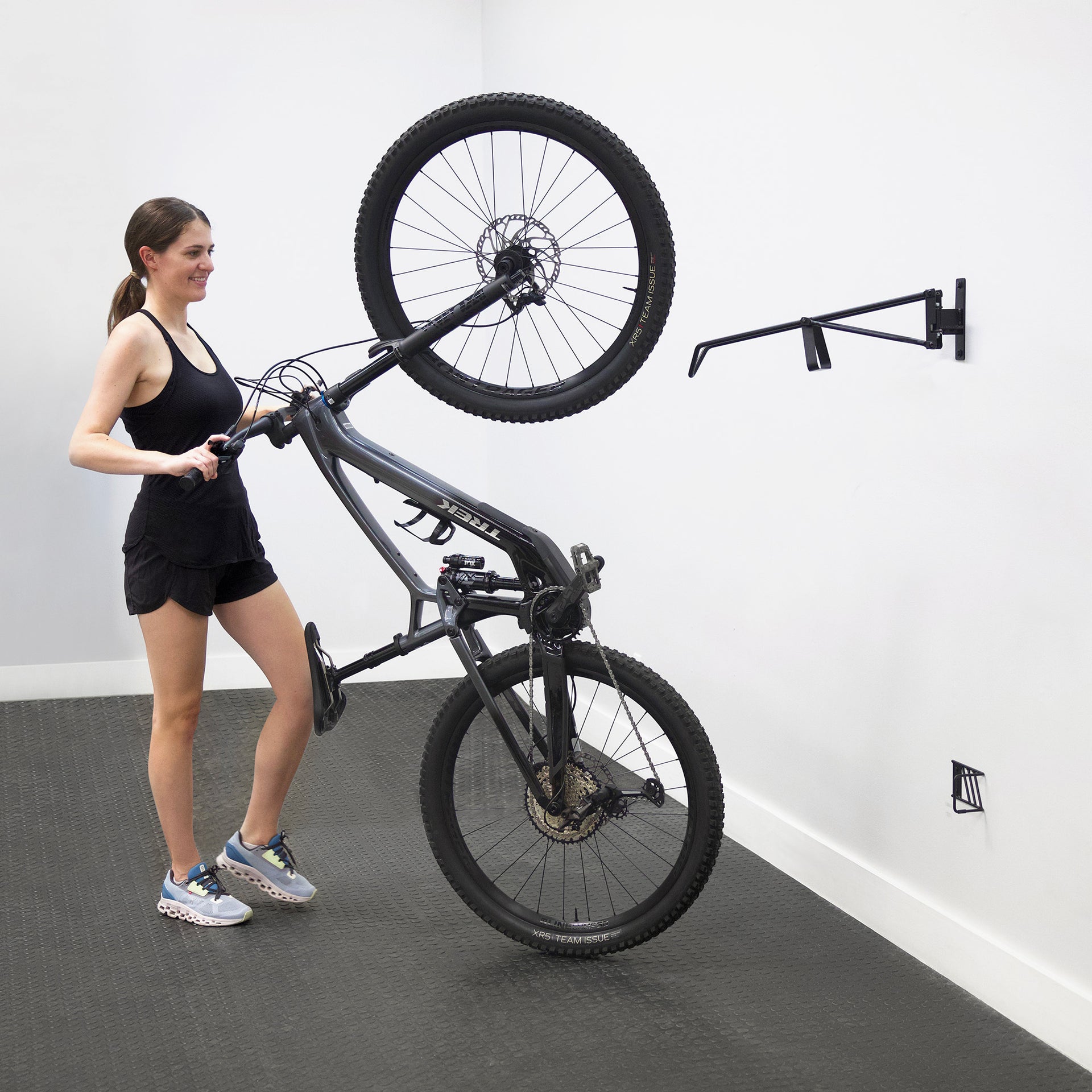 No Lift Swivel Bike Storage for Mountain Bike e-Bike, Garage